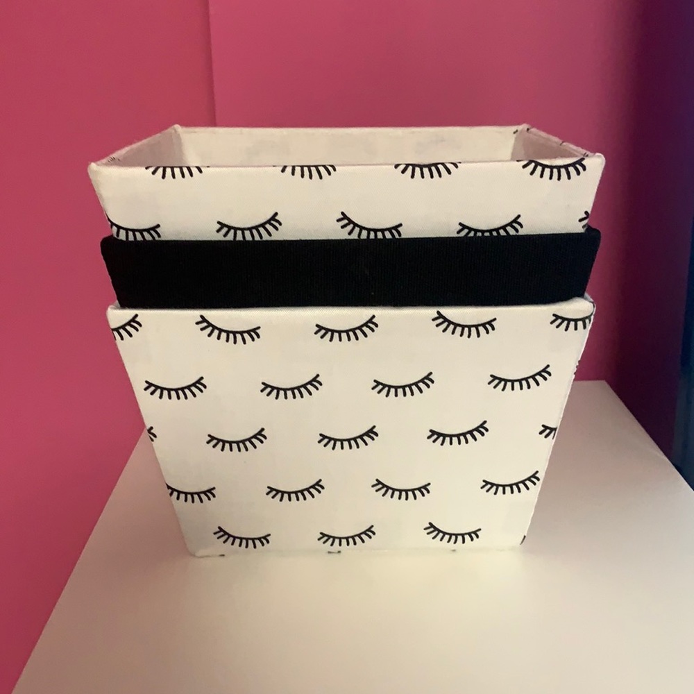 3 eyelash baskets